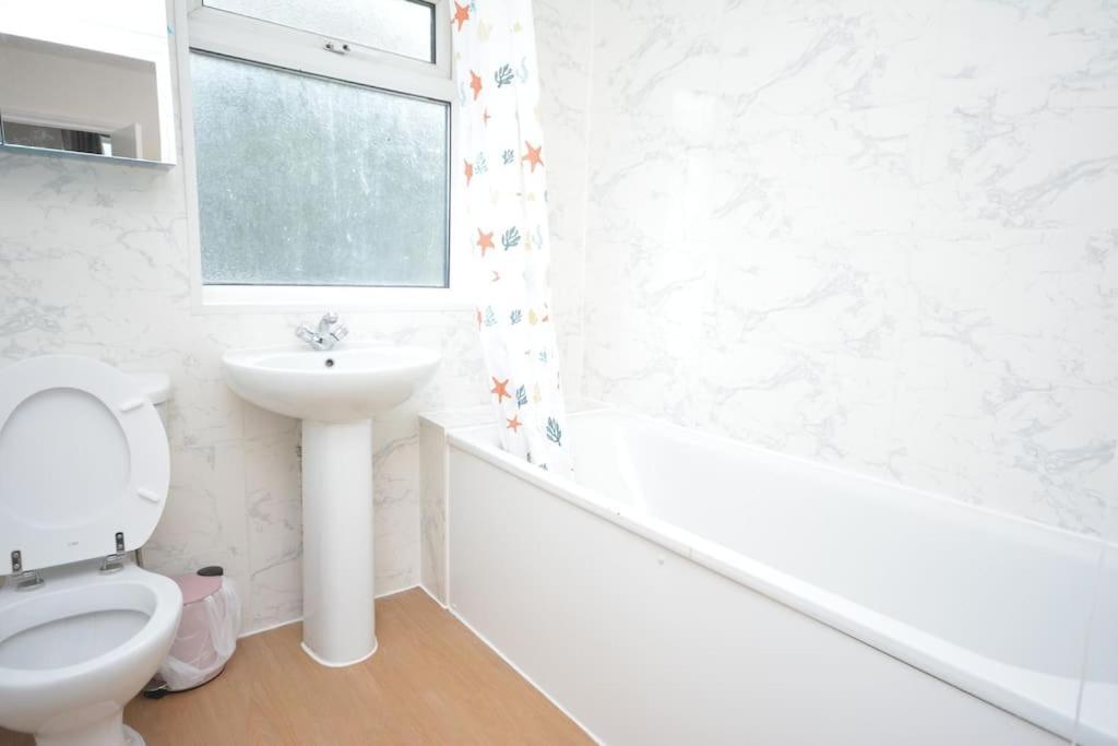 4 Bedroom House In East London Ngoại thất bức ảnh